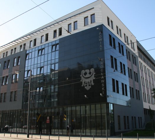 zdjęcie przedstawia siedzibę Starostwa Powiatowego we Wrocławiu